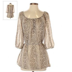 H&M
Size 4 3/4 Sleeve Blouse